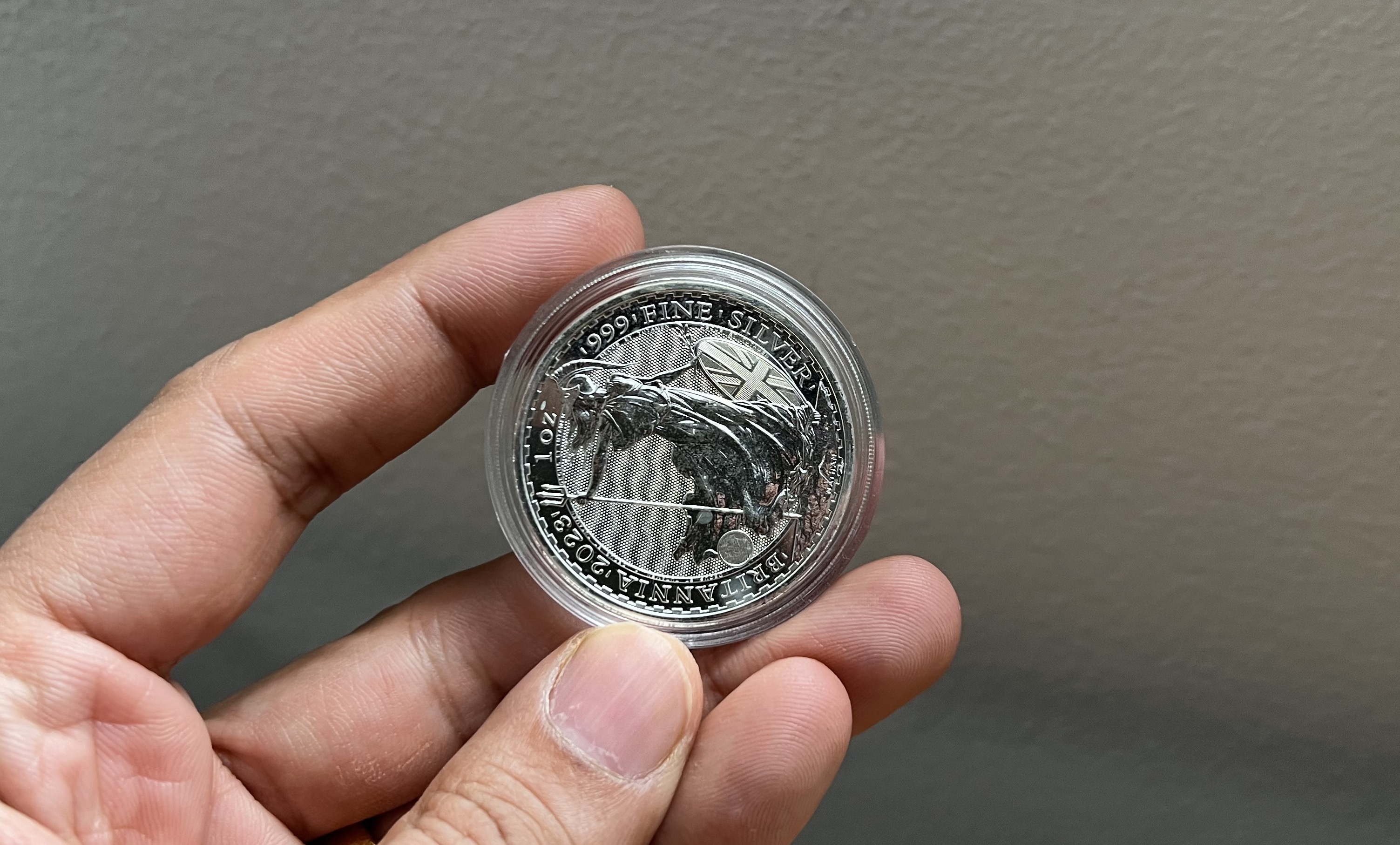 Britannia Silver Coins vs Cast Bar: Which One Should You Buy in 2022?